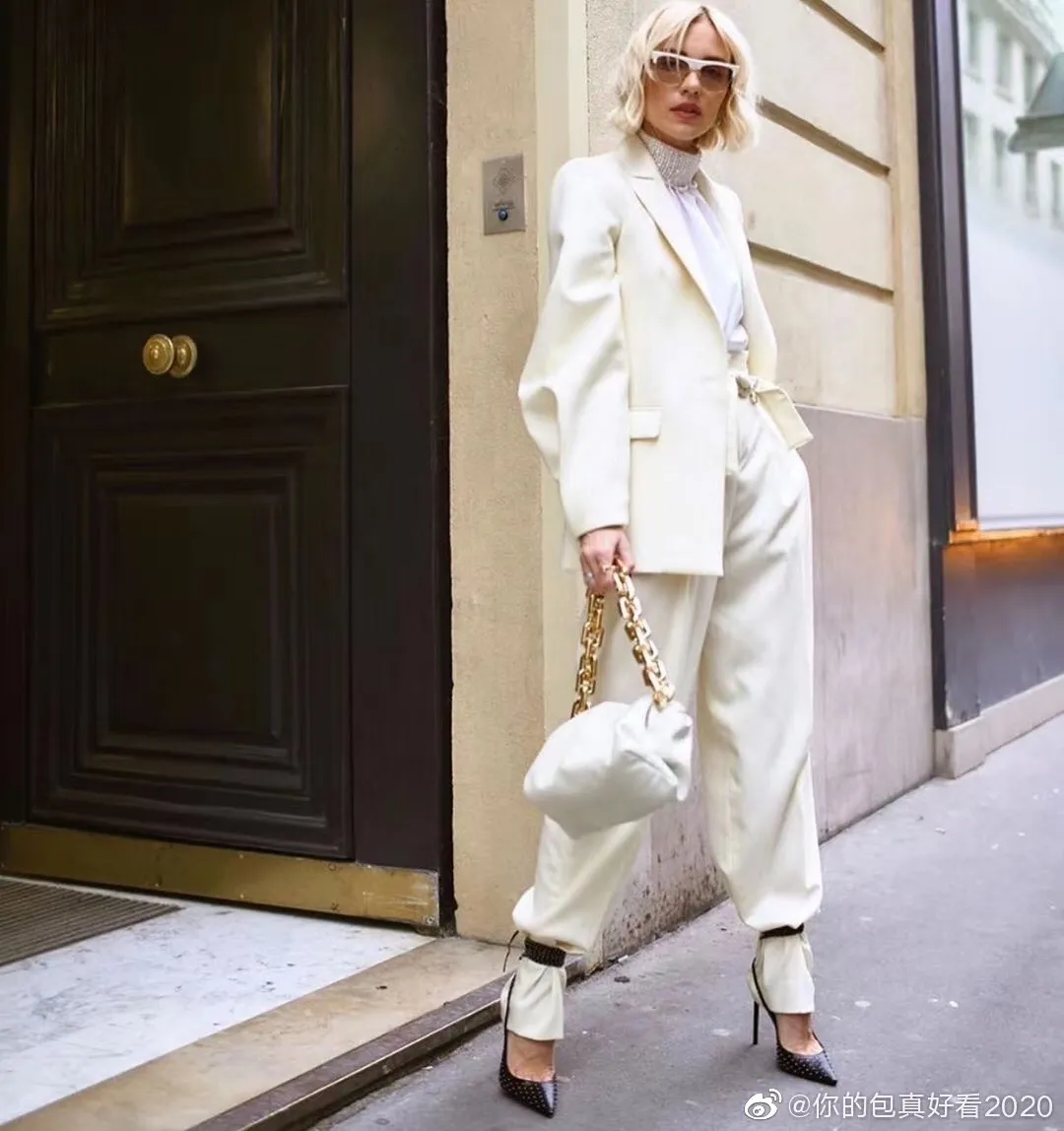 THE CHAIN ​​POUCH Milan Fashion Actress Street Photo ☑️ So healing and perfect